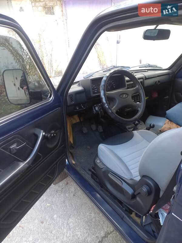 Внедорожник / Кроссовер ВАЗ / Lada 21213 Niva 2005 в Житомире фото 5 Внедорожник / Кроссовер ВАЗ / Lada 21213 Niva 2005 в Житомире