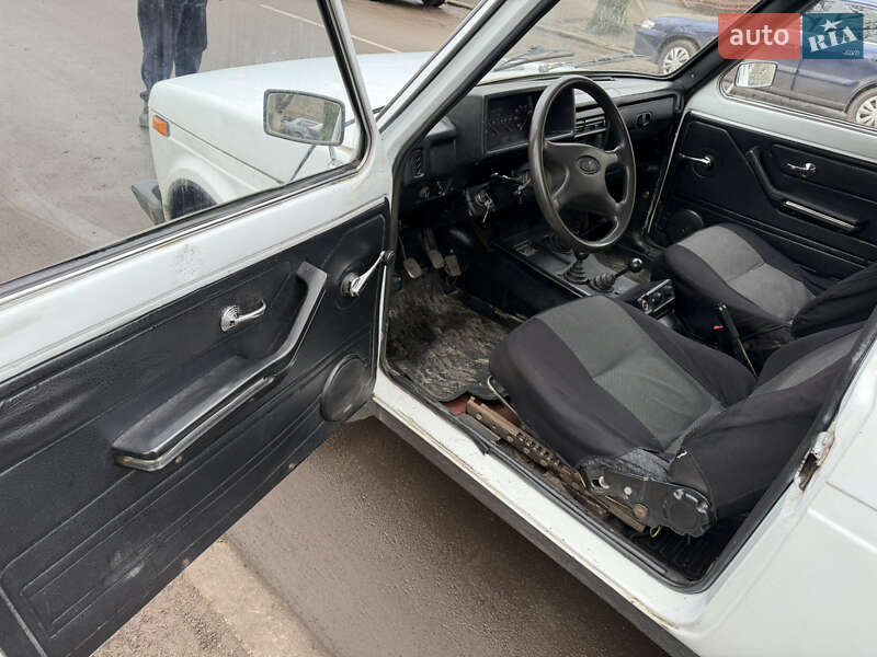 Внедорожник / Кроссовер ВАЗ / Lada 21213 Niva 2003 в Ромнах