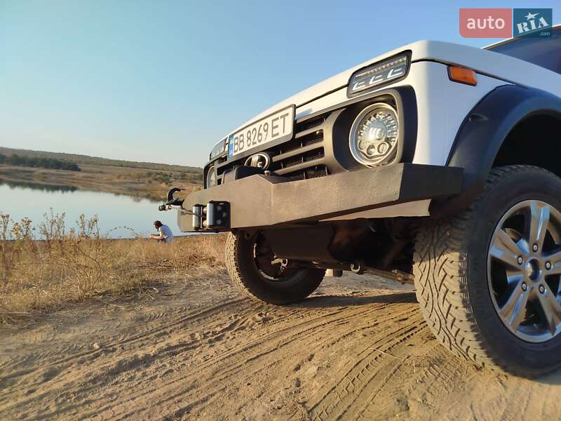 Внедорожник / Кроссовер ВАЗ / Lada 21214 / 4x4 2012 в Краматорске