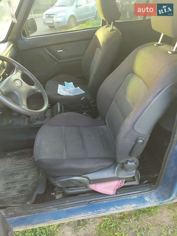 Позашляховик / Кросовер ВАЗ / Lada 21214 / 4x4 2010 в Сумах