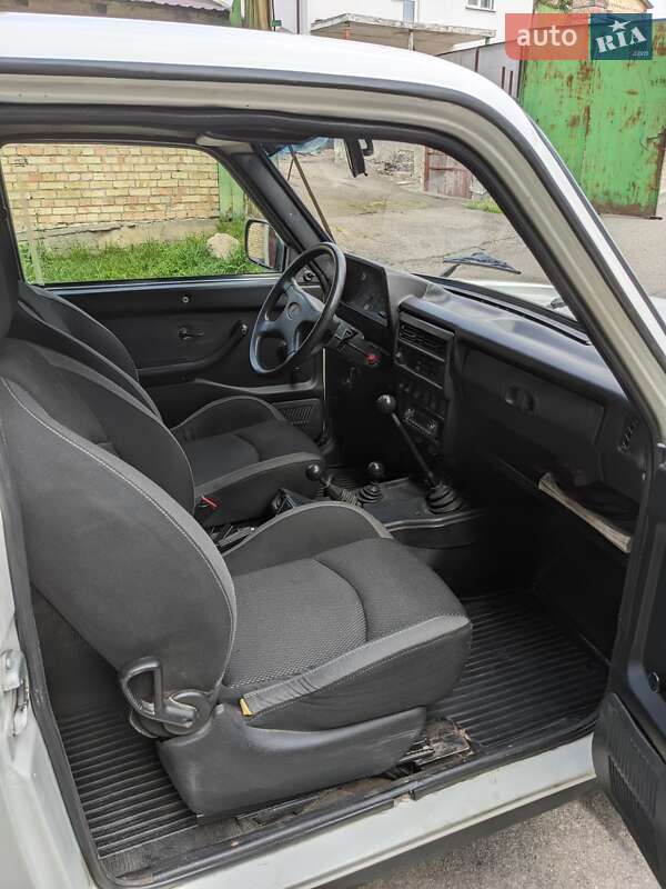 Позашляховик / Кросовер ВАЗ / Lada 21214 / 4x4 2011 в Києві