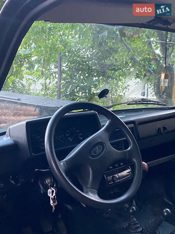 Позашляховик / Кросовер ВАЗ / Lada 21214 / 4x4 2006 в Брусилові фото 11 Позашляховик / Кросовер ВАЗ / Lada 21214 / 4x4 2006 в Брусилові