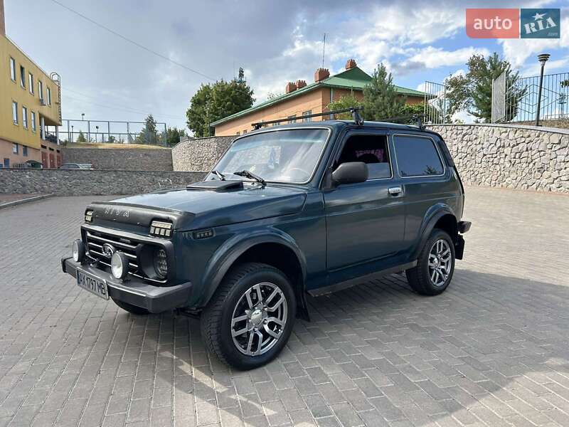 Внедорожник / Кроссовер ВАЗ / Lada 2123 Niva 2012 в Змиеве