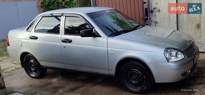 Седан ВАЗ / Lada 2170 Priora 2010 в Марганце