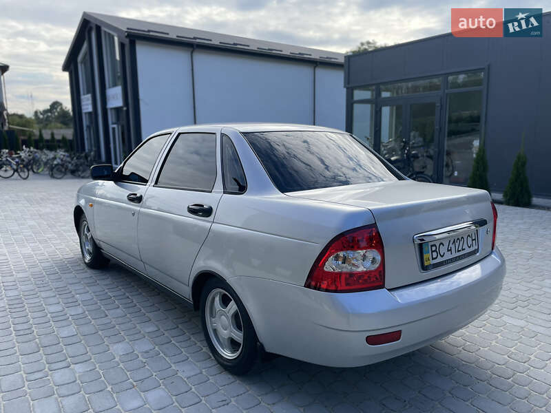 Седан ВАЗ / Lada 2170 Priora 2010 в Львове