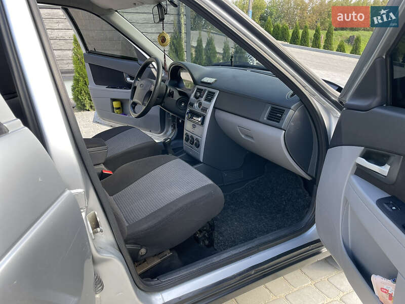 Седан ВАЗ / Lada 2170 Priora 2010 в Львове фото 31 Седан ВАЗ / Lada 2170 Priora 2010 в Львове