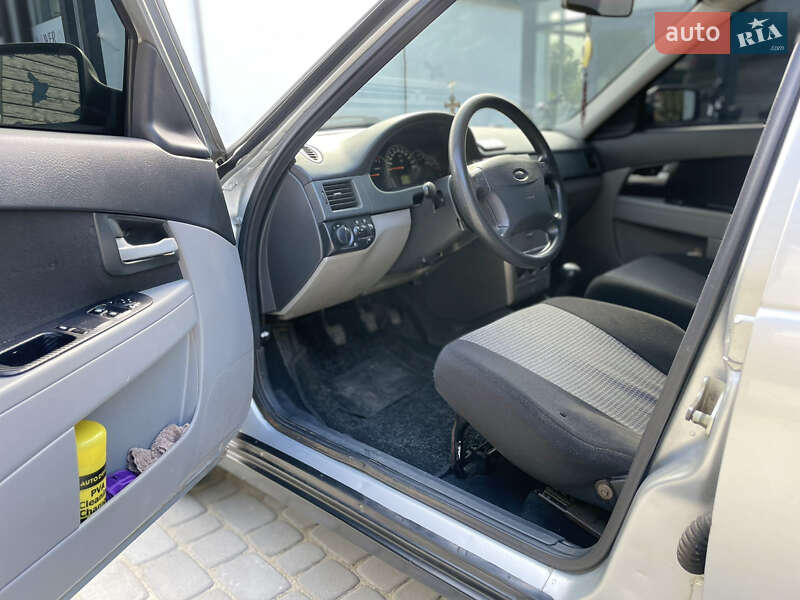 Седан ВАЗ / Lada 2170 Priora 2010 в Львове фото 34 Седан ВАЗ / Lada 2170 Priora 2010 в Львове