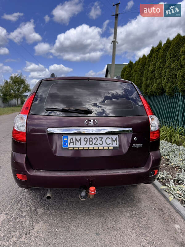 Универсал ВАЗ / Lada 2171 Priora 2011 в Попельне