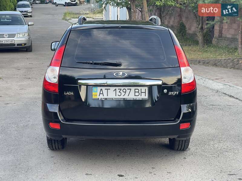Универсал ВАЗ / Lada 2171 Priora 2012 в Ровно