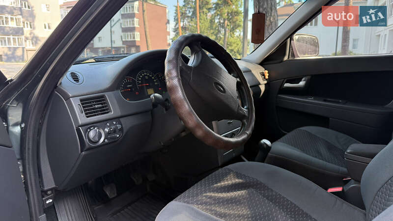 Універсал ВАЗ / Lada 2171 Priora 2011 в Охтирці