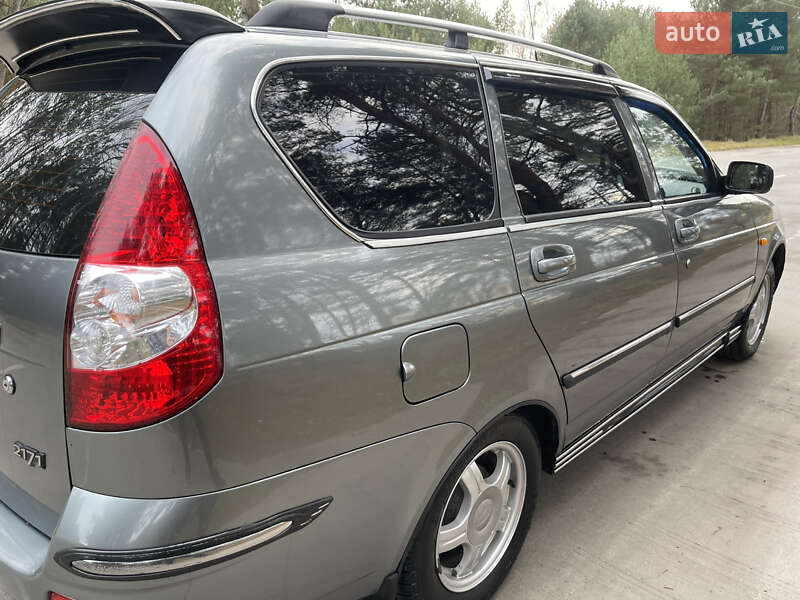 Універсал ВАЗ / Lada 2171 Priora 2011 в Славуті