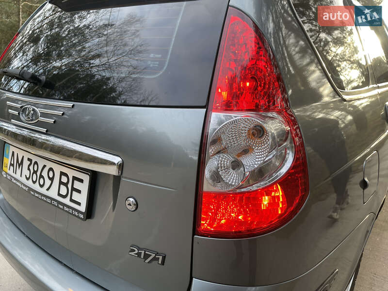 Універсал ВАЗ / Lada 2171 Priora 2011 в Славуті