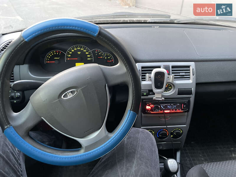 Хэтчбек ВАЗ / Lada 2172 Priora 2013 в Киеве