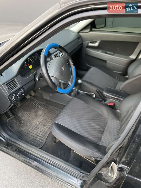 Хэтчбек ВАЗ / Lada 2172 Priora 2013 в Киеве