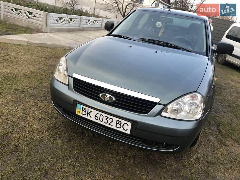 Хэтчбек ВАЗ / Lada 2172 Priora 2011 в Ровно