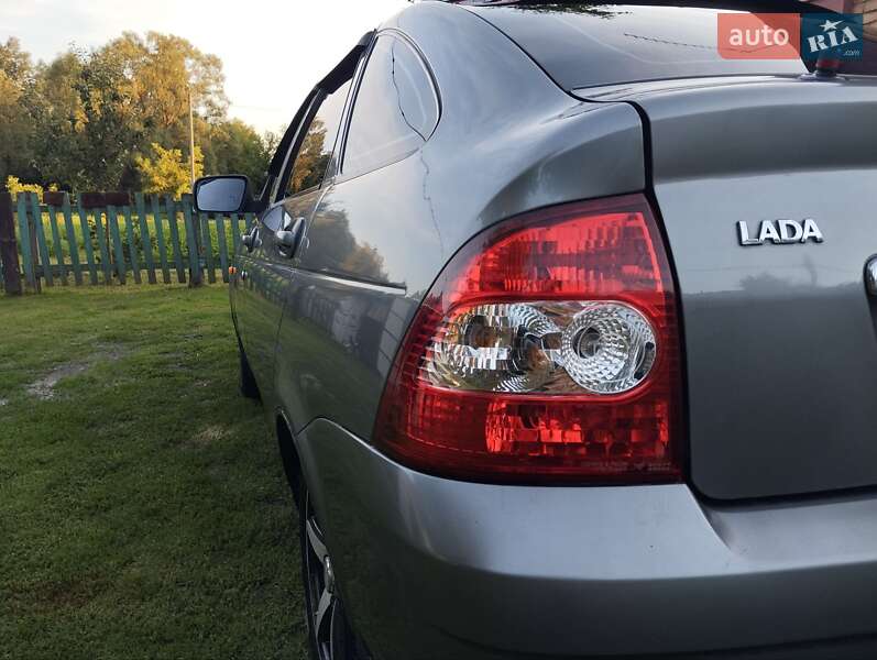 Хэтчбек ВАЗ / Lada 2172 Priora 2011 в Литине