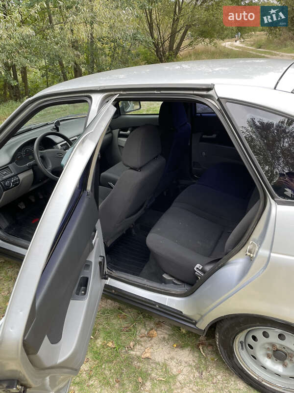 Хэтчбек ВАЗ / Lada 2172 Priora 2008 в Киеве фото 10 Хэтчбек ВАЗ / Lada 2172 Priora 2008 в Киеве