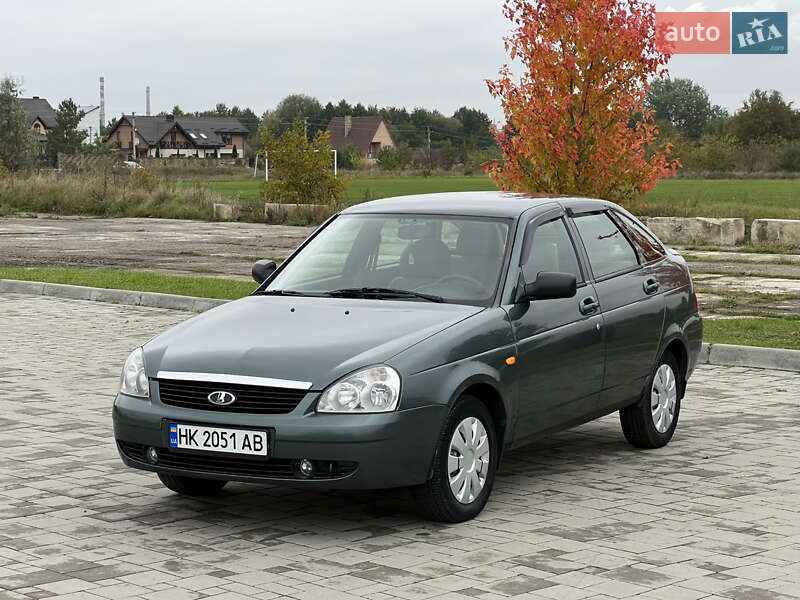 Хэтчбек ВАЗ / Lada 2172 Priora 2008 в Здолбунове фото 4 Хэтчбек ВАЗ / Lada 2172 Priora 2008 в Здолбунове