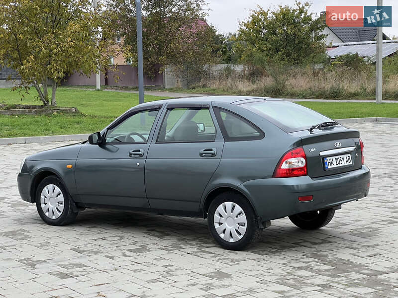 Хэтчбек ВАЗ / Lada 2172 Priora 2008 в Здолбунове фото 9 Хэтчбек ВАЗ / Lada 2172 Priora 2008 в Здолбунове