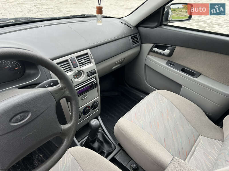 Хэтчбек ВАЗ / Lada 2172 Priora 2008 в Здолбунове фото 20 Хэтчбек ВАЗ / Lada 2172 Priora 2008 в Здолбунове