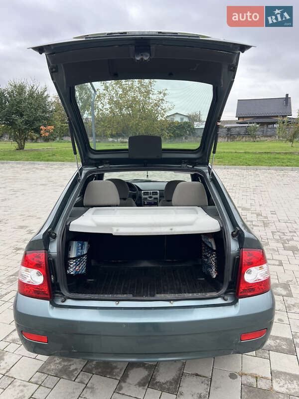 Хэтчбек ВАЗ / Lada 2172 Priora 2008 в Здолбунове фото 46 Хэтчбек ВАЗ / Lada 2172 Priora 2008 в Здолбунове