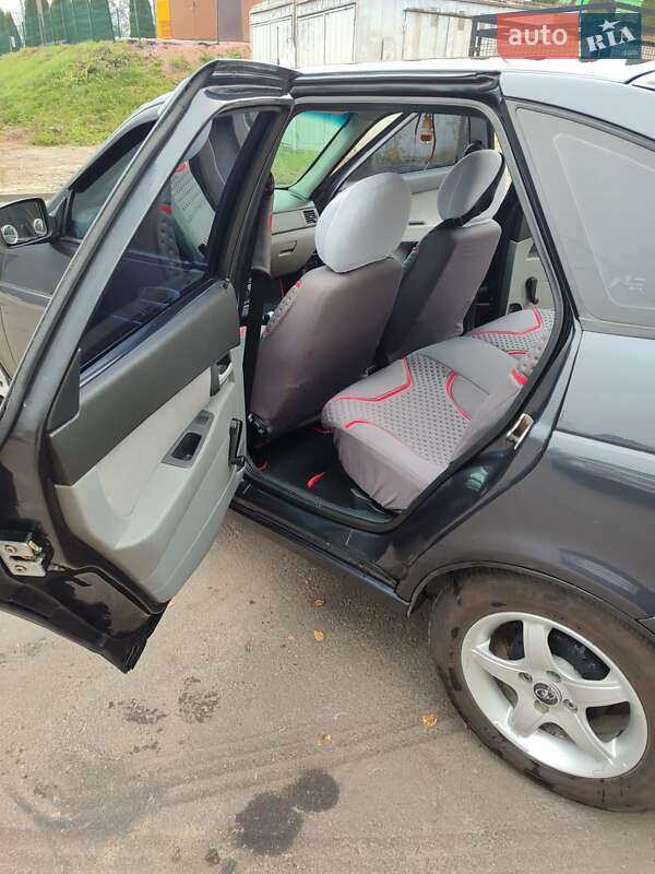 Хэтчбек ВАЗ / Lada 2172 Priora 2008 в Житомире фото 10 Хэтчбек ВАЗ / Lada 2172 Priora 2008 в Житомире