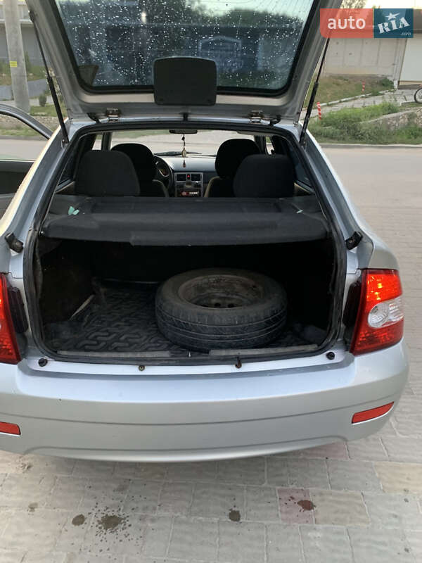 Хетчбек ВАЗ / Lada 2172 Priora 2010 в Тернополі