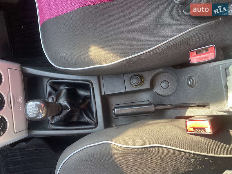 Хэтчбек ВАЗ / Lada 2172 Priora 2008 в Черновцах фото 16 Хэтчбек ВАЗ / Lada 2172 Priora 2008 в Черновцах