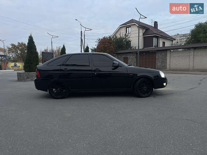 Хэтчбек ВАЗ / Lada 2172 Priora 2011 в Харькове