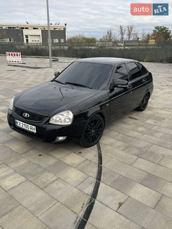 Хэтчбек ВАЗ / Lada 2172 Priora 2011 в Харькове