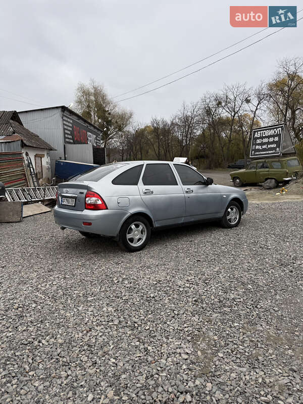Хетчбек ВАЗ / Lada 2172 Priora 2009 в Смілі фото 2 Хетчбек ВАЗ / Lada 2172 Priora 2009 в Смілі