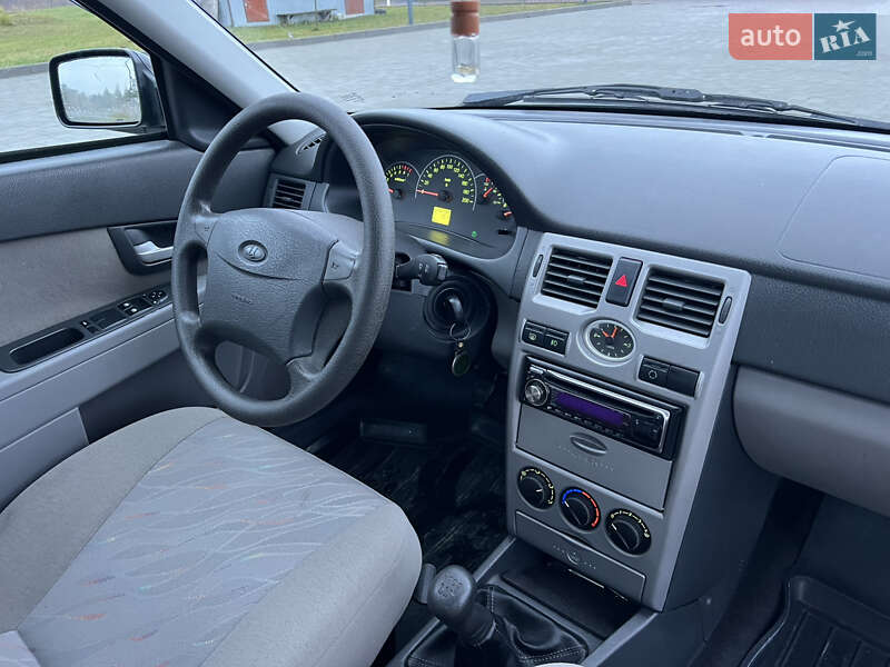 Хетчбек ВАЗ / Lada 2172 Priora 2008 в Здолбуніві фото 39 Хетчбек ВАЗ / Lada 2172 Priora 2008 в Здолбуніві