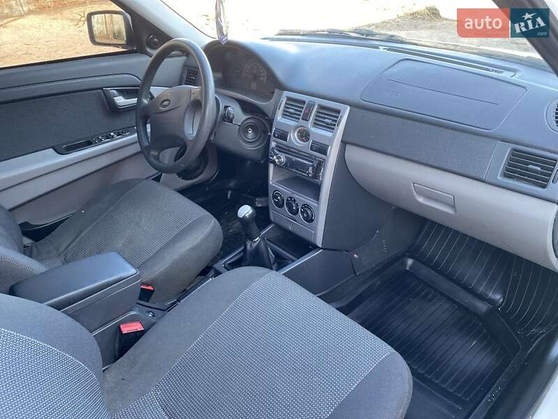 Хэтчбек ВАЗ / Lada 2172 Priora 2010 в Запорожье фото 15 Хэтчбек ВАЗ / Lada 2172 Priora 2010 в Запорожье