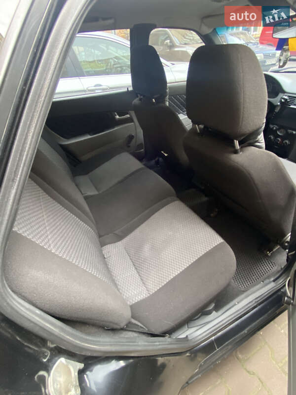 Хэтчбек ВАЗ / Lada 2172 Priora 2010 в Софиевской Борщаговке фото 14 Хэтчбек ВАЗ / Lada 2172 Priora 2010 в Софиевской Борщаговке