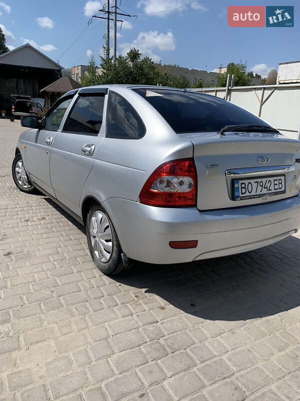 Хэтчбек ВАЗ / Lada 2172 Priora 2010 в Тернополе