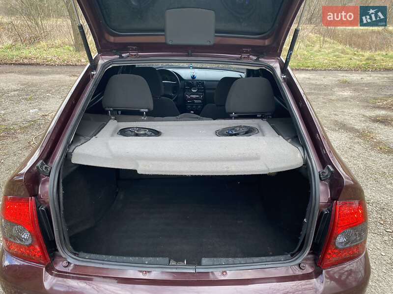 Хэтчбек ВАЗ / Lada 2172 Priora 2008 в Берегомете фото 16 Хэтчбек ВАЗ / Lada 2172 Priora 2008 в Берегомете