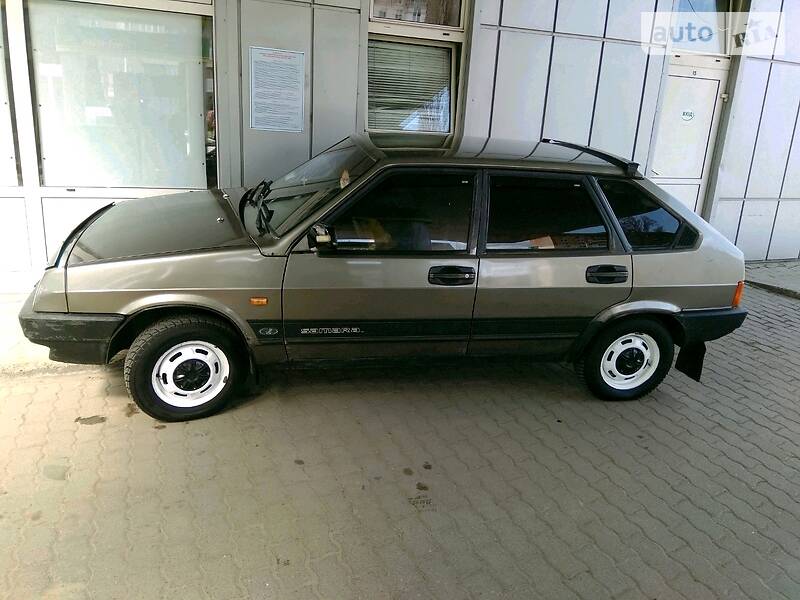 Хэтчбек ВАЗ / Lada 2190 Granta 1990 в Ужгороде