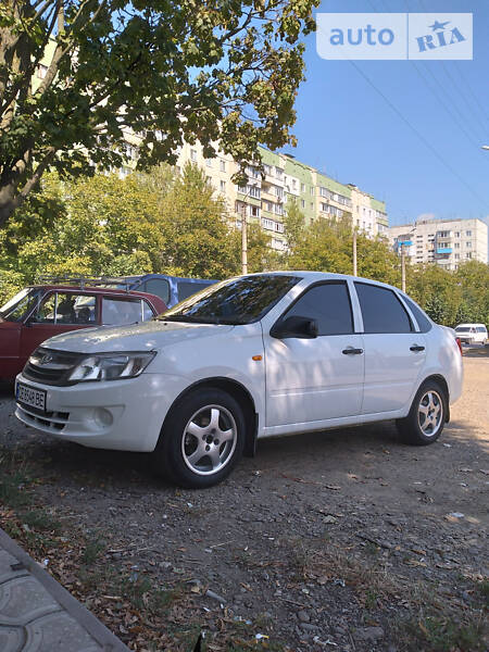 Седан ВАЗ / Lada 2190 Granta 2012 в Черновцах