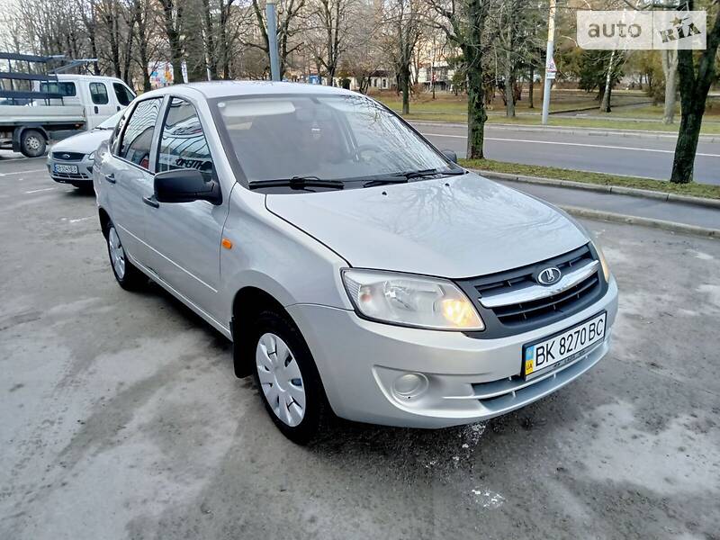 Седан ВАЗ / Lada 2190 Granta 2012 в Ровно