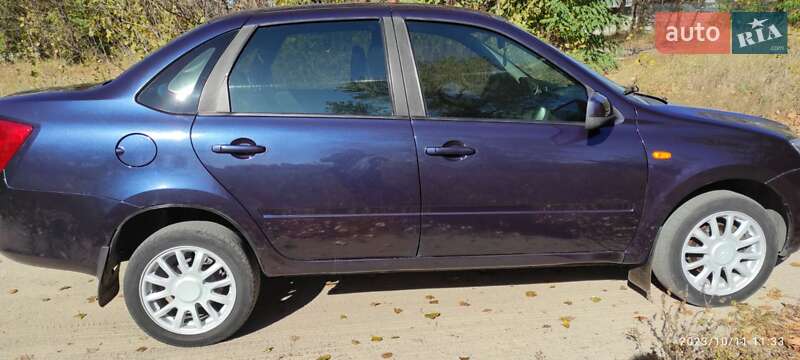 Седан ВАЗ / Lada 2190 Granta 2013 в Днепре
