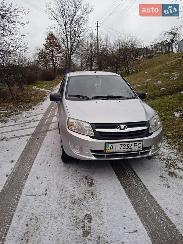 Седан ВАЗ / Lada 2190 Granta 2013 в Белой Церкви