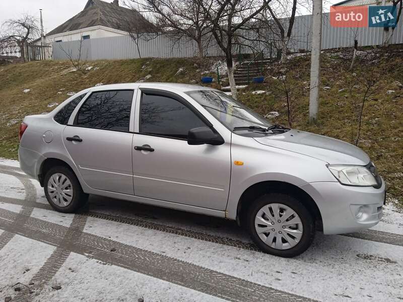 Седан ВАЗ / Lada 2190 Granta 2013 в Белой Церкви
