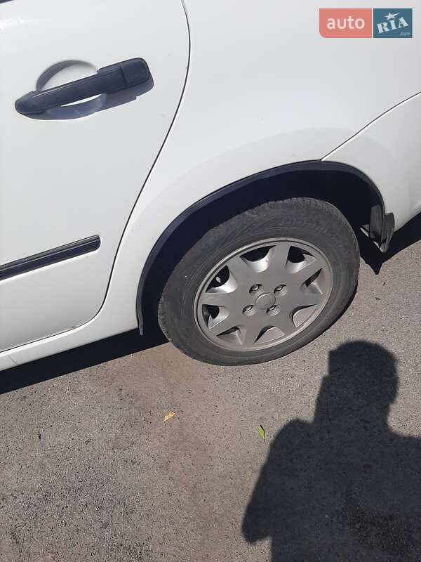 Седан ВАЗ / Lada 2190 Granta 2015 в Остроге