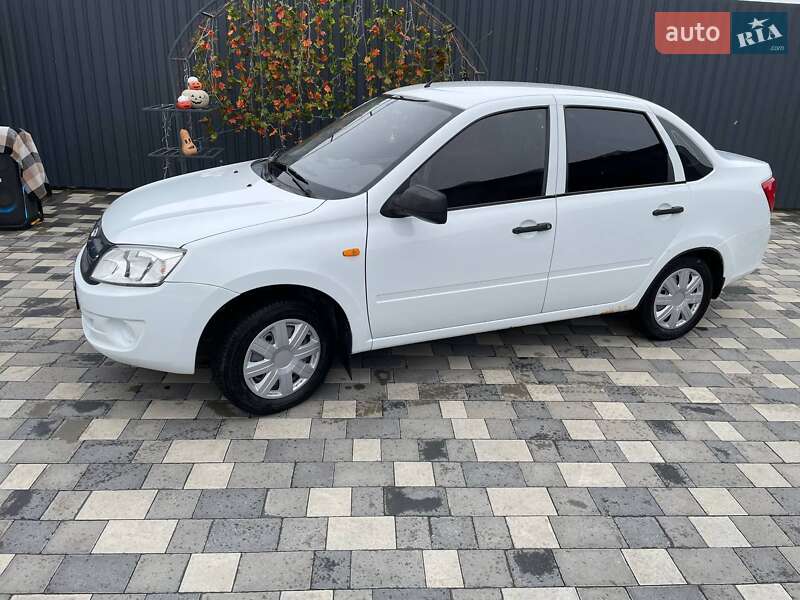Седан ВАЗ / Lada 2190 Granta 2013 в Полтаве