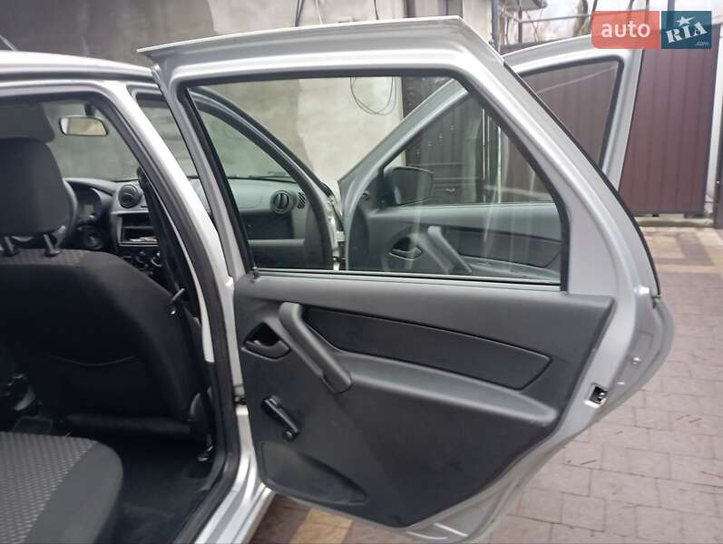 Седан ВАЗ / Lada 2190 Granta 2018 в Сваляве