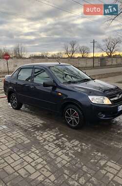 Седан ВАЗ 2190 Granta 2013 в 