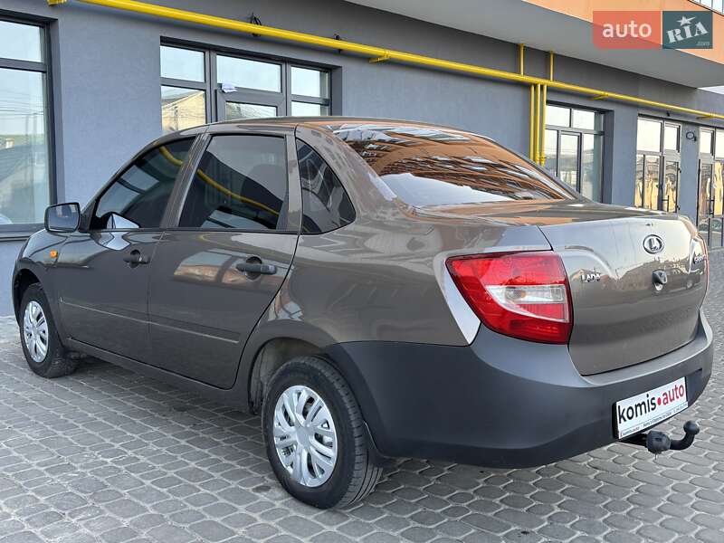 Седан ВАЗ / Lada 2190 Granta 2015 в Виннице