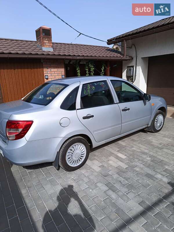 Седан ВАЗ / Lada 2190 Granta 2014 в Кривом Роге фото 3 Седан ВАЗ / Lada 2190 Granta 2014 в Кривом Роге