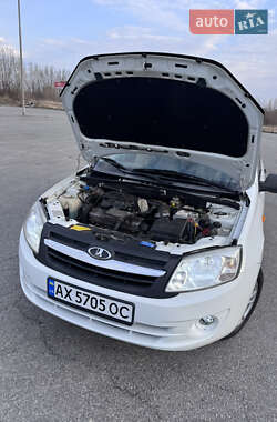 Седан ВАЗ 2190 Granta 2013 в 