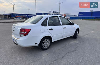 Седан ВАЗ 2190 Granta 2013 в 